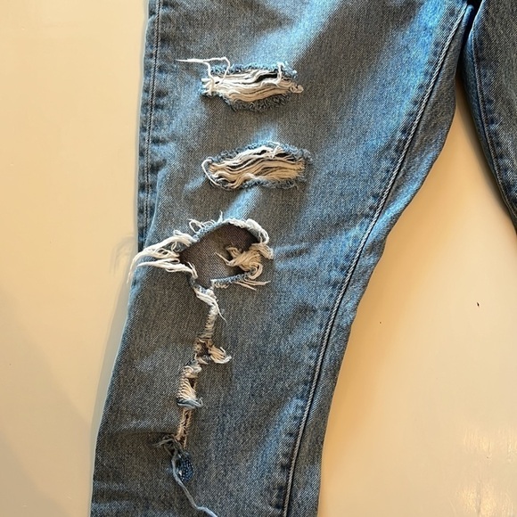 Levi’s Women’s Distressed Skinny Jeans - Picture 4 of 12